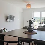 Appartement Tropical - Fuer Freunde & Familien, Stadtnah, Parkplatz, E-ladestation, Gitterbox Fuer Fahrraeder, Fitnessstudio, Digitale Gaestemappe Mit Restaurant- Und Unternehmenstipps