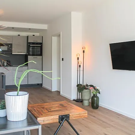 Tropical - Fuer Freunde & Familien, Stadtnah, Parkplatz, E-ladestation, Gitterbox Fuer Fahrraeder, Fitnessstudio, Digitale Gaestemappe Mit Restaurant- Und Unternehmenstipps *