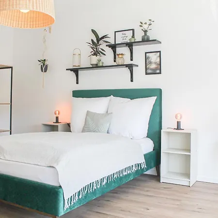 Apartament Tropical - Fuer Freunde & Familien, Stadtnah, Parkplatz, E-ladestation, Gitterbox Fuer Fahrraeder, Fitnessstudio, Digitale Gaestemappe Mit Restaurant- Und Unternehmenstipps Koblencja