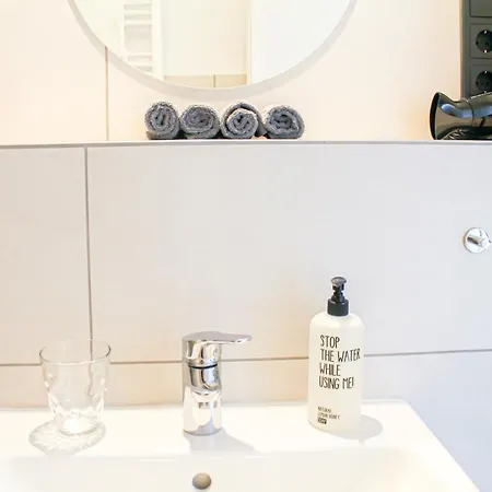 Tropical - Fuer Freunde & Familien, Stadtnah, Parkplatz, E-ladestation, Gitterbox Fuer Fahrraeder, Fitnessstudio, Digitale Gaestemappe Mit Restaurant- Und Unternehmenstipps Apartment