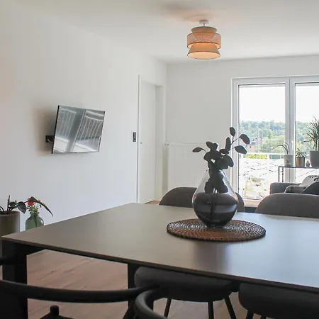 Apartamento Tropical - Fuer Freunde & Familien, Stadtnah, Parkplatz, E-ladestation, Gitterbox Fuer Fahrraeder, Fitnessstudio, Digitale Gaestemappe Mit Restaurant- Und Unternehmenstipps
