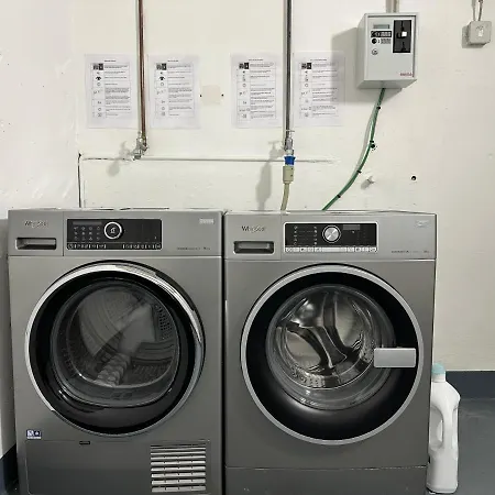 Tropical - Fuer Freunde & Familien, Stadtnah, Parkplatz, E-ladestation, Gitterbox Fuer Fahrraeder, Fitnessstudio, Digitale Gaestemappe Mit Restaurant- Und Unternehmenstipps Apartment