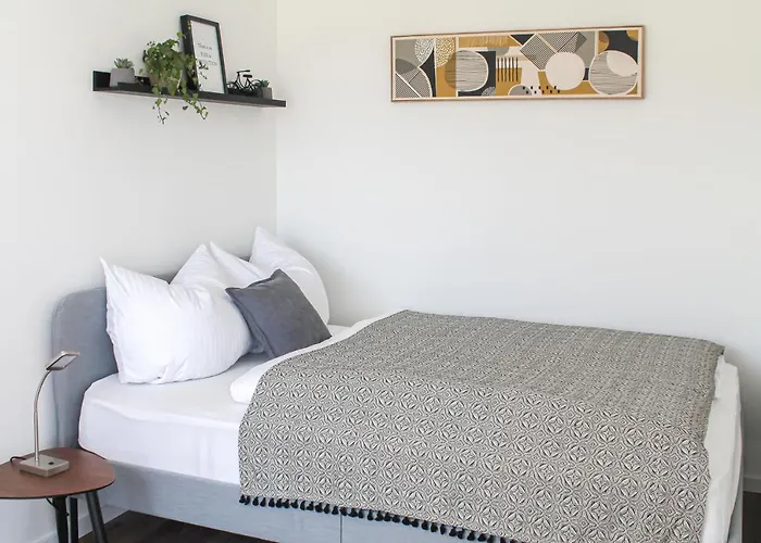 Daire Tropical - Fuer Freunde & Familien, Stadtnah, Parkplatz, E-ladestation, Gitterbox Fuer Fahrraeder, Fitnessstudio, Digitale Gaestemappe Mit Restaurant- Und Unternehmenstipps Koblenz (Rhineland-Palatinate)